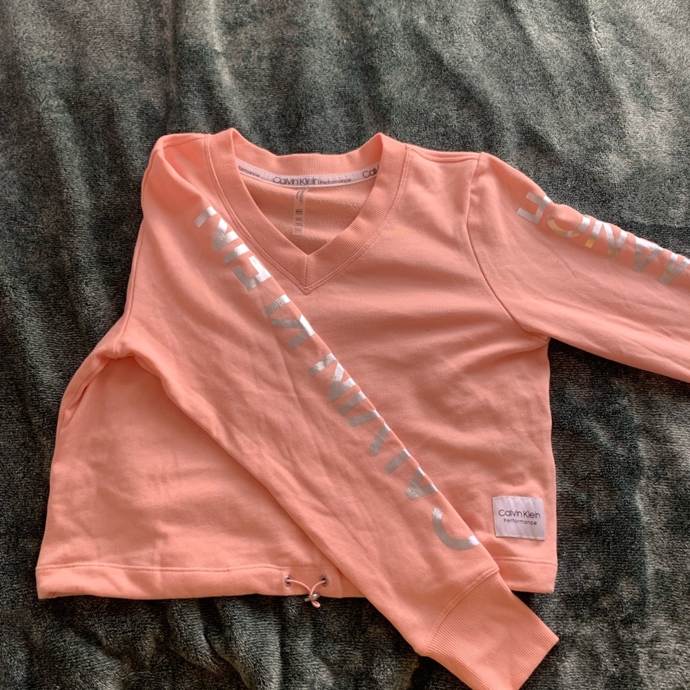 Calvin Klein Cropped Sweater! 🎀
